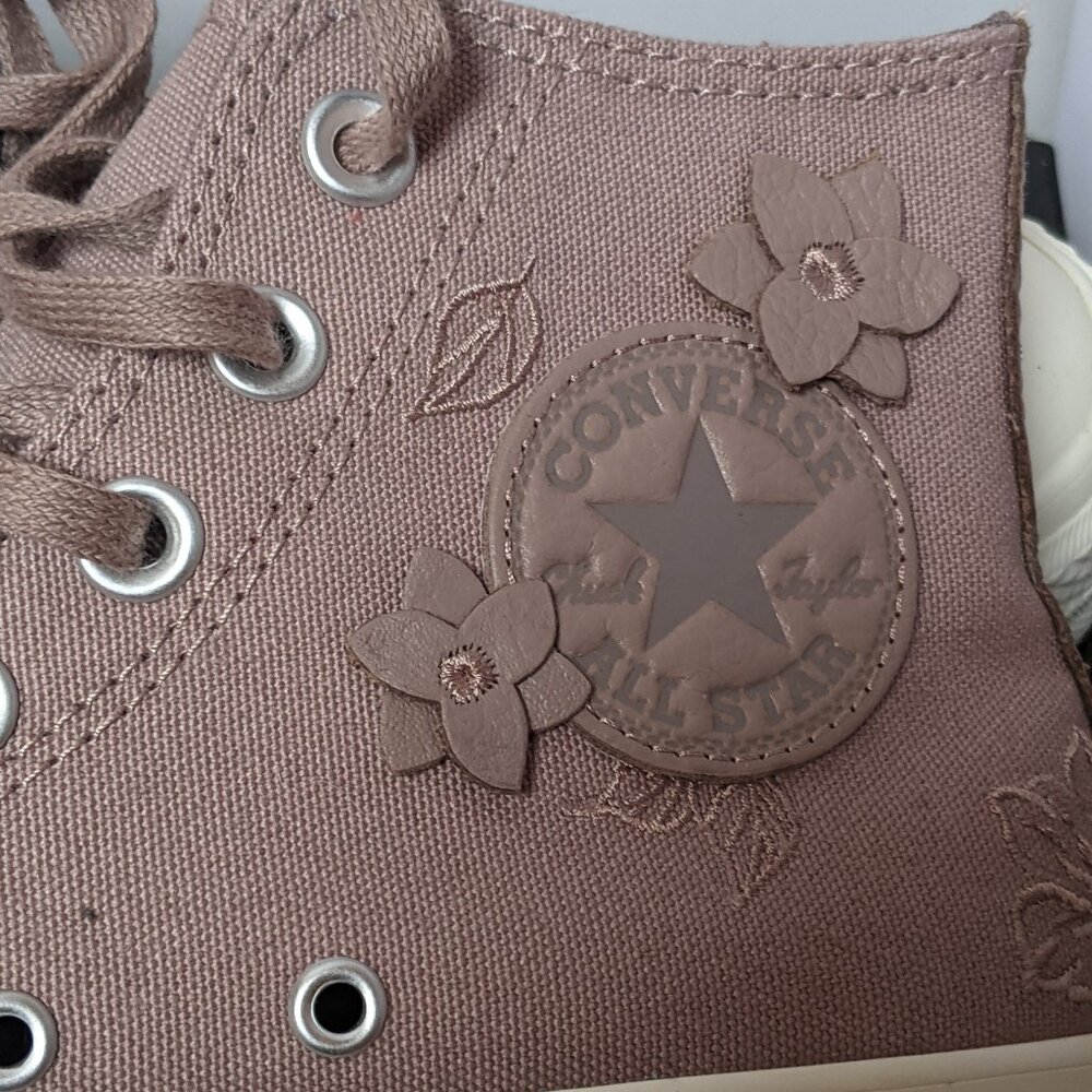 Chuck Taylor All Star Lift 3D Florals Women's High Top Shoe